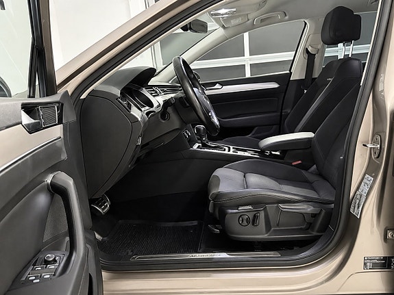 Volkswagen Passat Alltrack 10 of 17