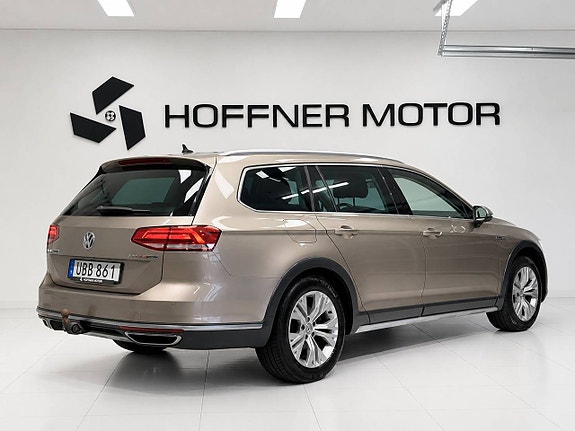 Volkswagen Passat Alltrack 5 of 17