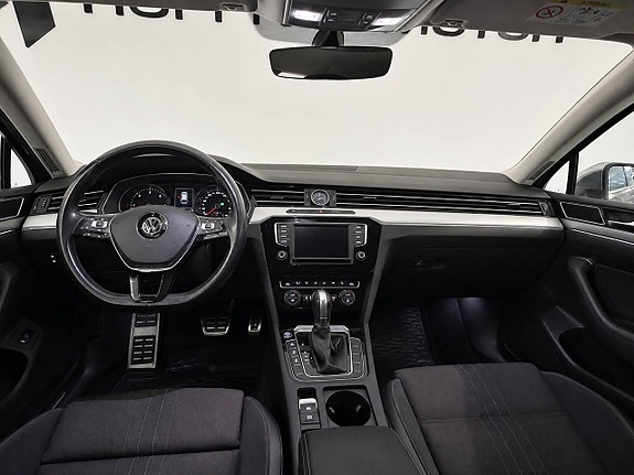 Volkswagen Passat Alltrack 12 of 17