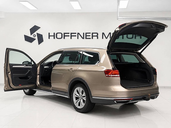 Volkswagen Passat Alltrack 9 of 17