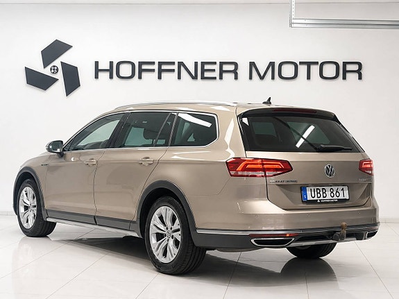 Volkswagen Passat Alltrack 8 of 17