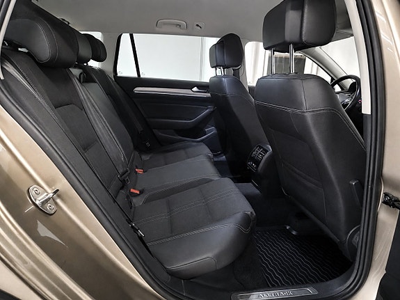 Volkswagen Passat Alltrack 14 of 17