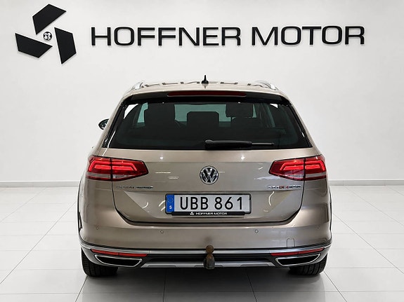 Volkswagen Passat Alltrack 6 of 17
