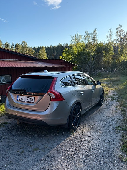 Volvo V60 3 of 7