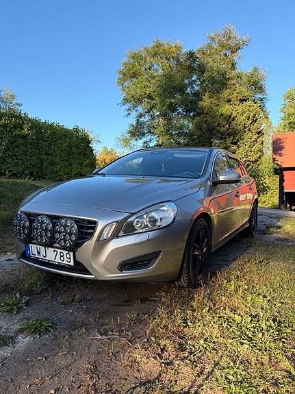 Volvo V60 2 of 7