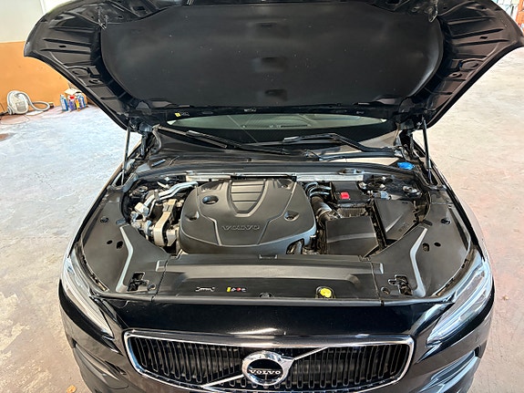 Volvo V90 2 of 12