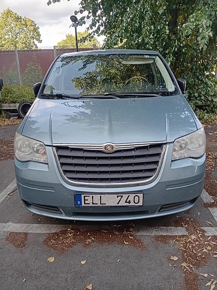 Chrysler Grand Voyager 2 of 3