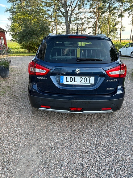 Suzuki SX4 S-Cross 2 of 6