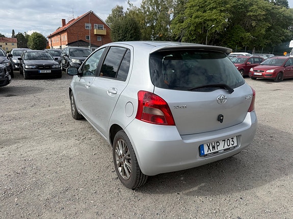 Toyota Yaris 6 of 7