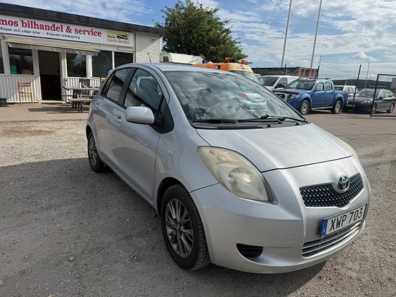 Toyota Yaris 3 of 7