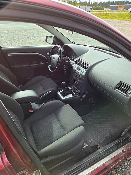 Ford Mondeo 9 of 12