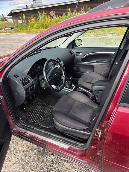 Ford Mondeo 10 of 12