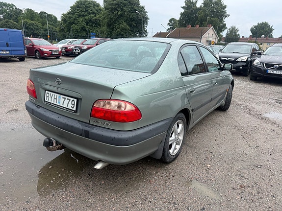 Toyota Avensis 3 of 6