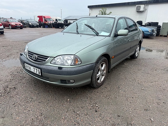 Toyota Avensis 2 of 6