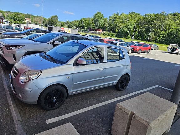 Kia Picanto 2 of 4