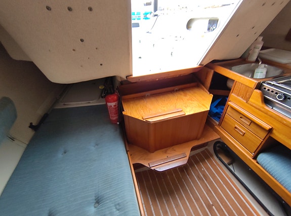 Maxi 77 #3723 från 1982 - Storsegel 2022 - Rullgenua 2024 - inombordare 8 of 9