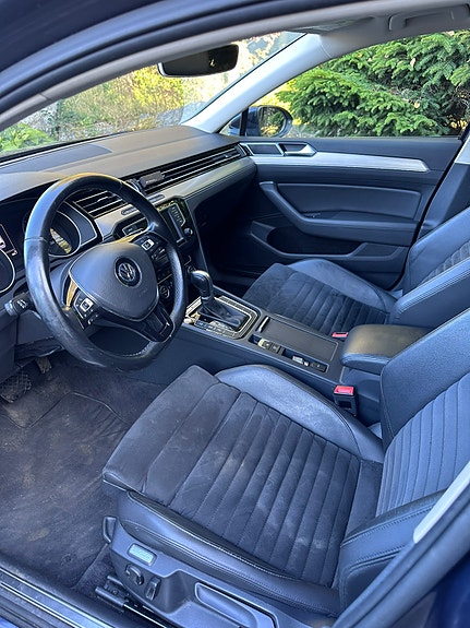 Volkswagen Passat 2 of 3
