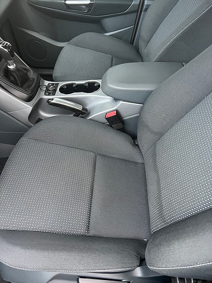 Ford Grand C-MAX 8 of 12