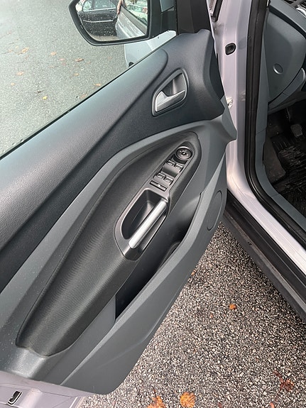 Ford Grand C-MAX 12 of 12