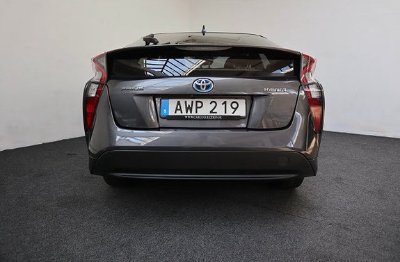 Toyota Prius 4 of 16
