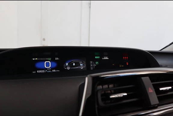 Toyota Prius 11 of 16