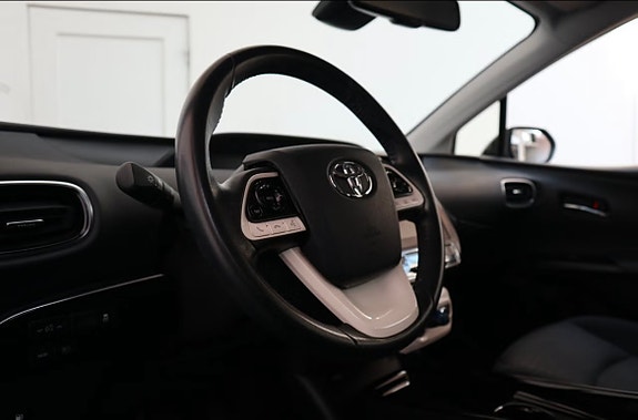 Toyota Prius 14 of 16