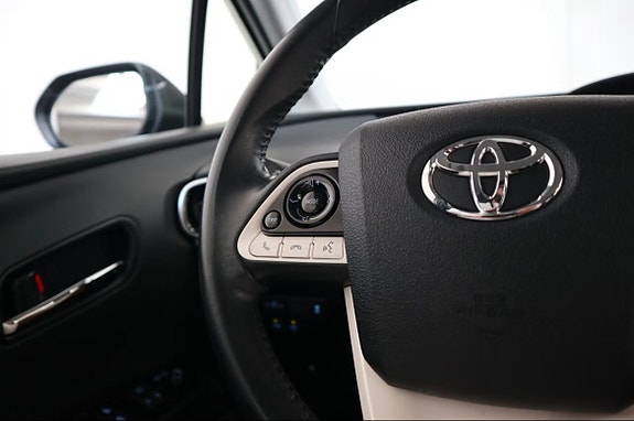 Toyota Prius 13 of 16