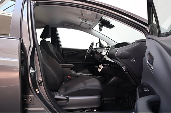 Toyota Prius 6 of 16