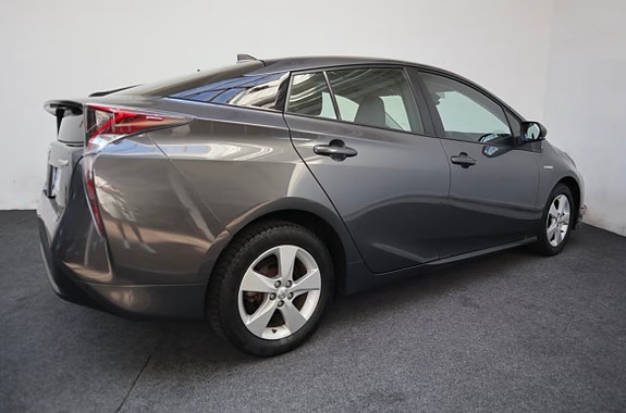 Toyota Prius 3 of 16