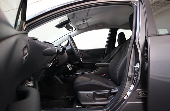 Toyota Prius 16 of 16