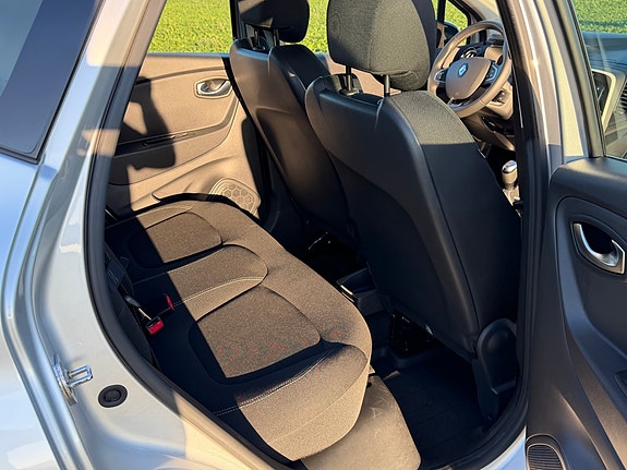 Renault Captur 6 of 12