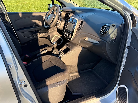 Renault Captur 5 of 12