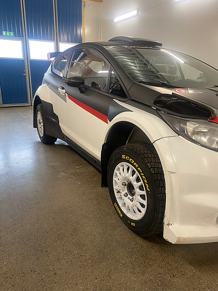 Ford Fiesta 14 of 18