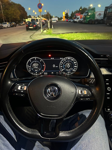 Volkswagen Passat 7 of 23