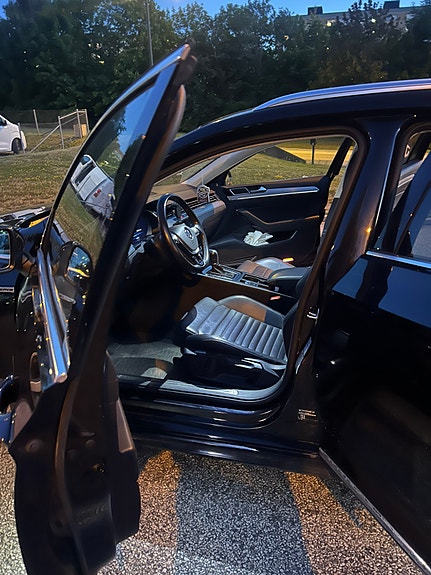 Volkswagen Passat 14 of 23