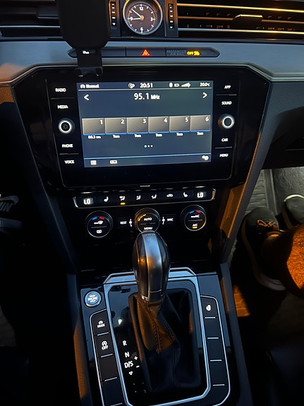 Volkswagen Passat 9 of 23