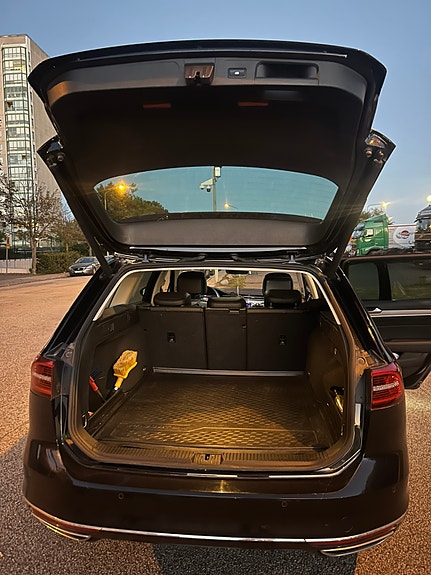 Volkswagen Passat 16 of 23