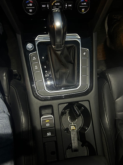 Volkswagen Passat 10 of 23