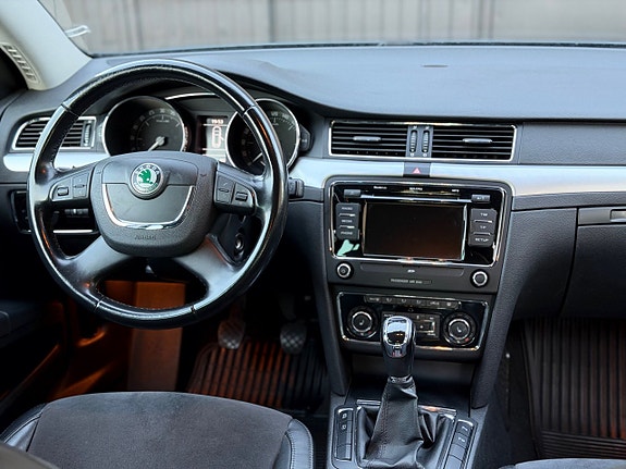Skoda Superb 14 of 18