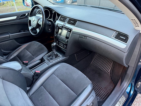 Skoda Superb 13 of 18