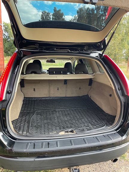 Volvo XC60 8 of 13