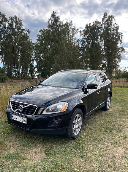 Volvo XC60 2 of 13
