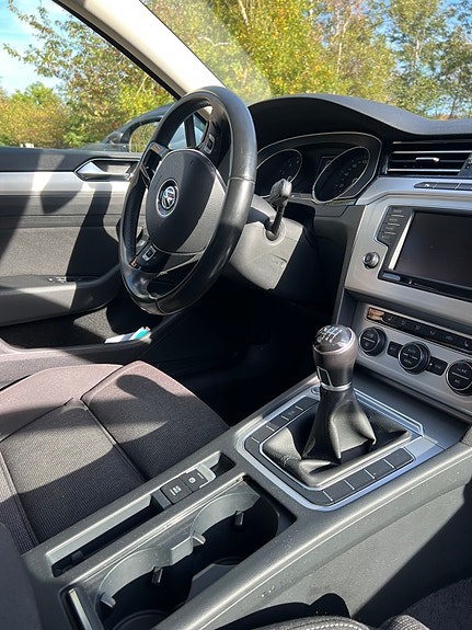 Volkswagen Passat 3 of 13