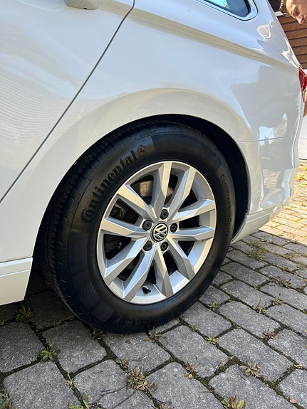 Volkswagen Passat 4 of 13