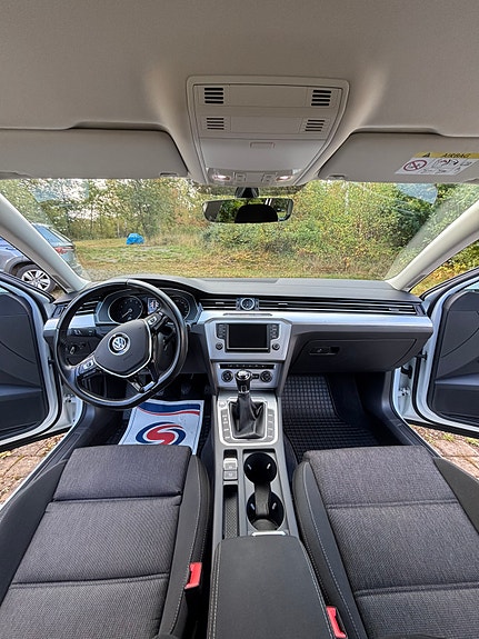Volkswagen Passat 13 of 13