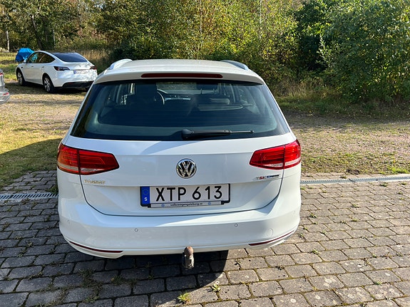 Volkswagen Passat 7 of 13