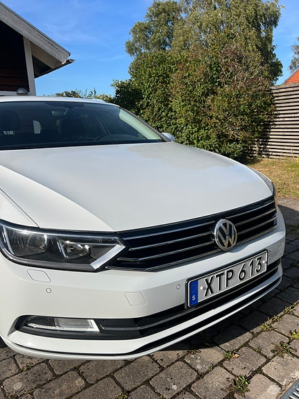 Volkswagen Passat 2 of 13