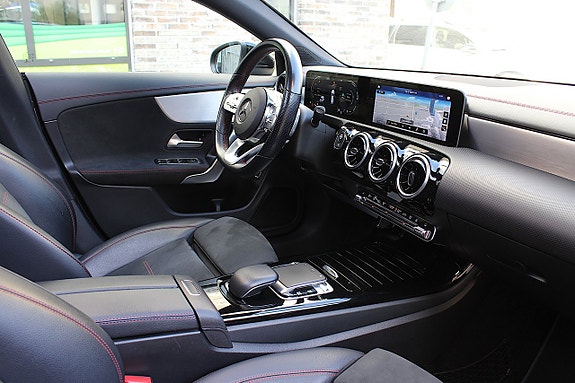 Mercedes-Benz CLA200 d 28 of 30
