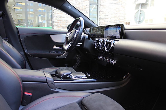 Mercedes-Benz CLA200 d 3 of 30
