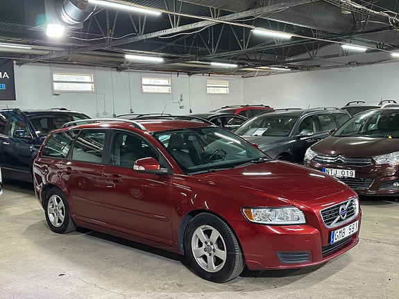 Volvo V50 3 of 26